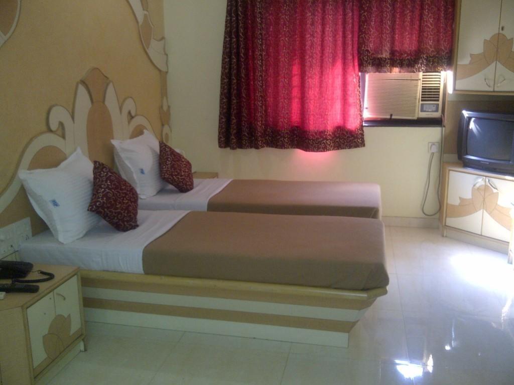 Om Sai Palace Hotel Pune