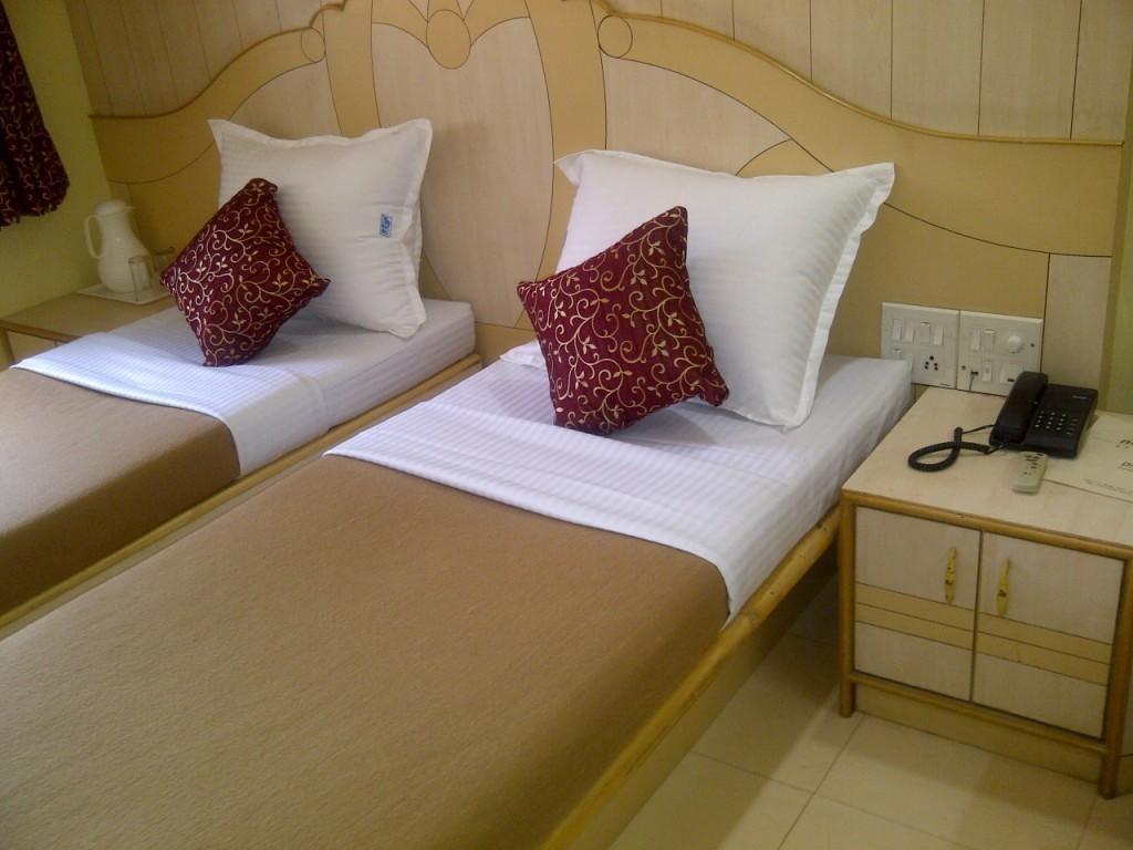 Om Sai Palace Hotel